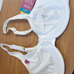 New with Tags Olga® Signature Support® Satin Bra - 35002 36DD